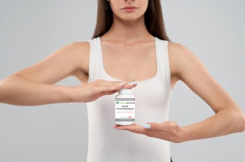 Maximise your skin and joint well-being with our Hyaluronic Acid Supplement enriched with 200 mg of Vitamin C. Maximisez Votre Bien-Être Cutané et Articulaire avec Notre Complément d'Acide Hyaluronique Enrichi de 200 mg de Vitamine C