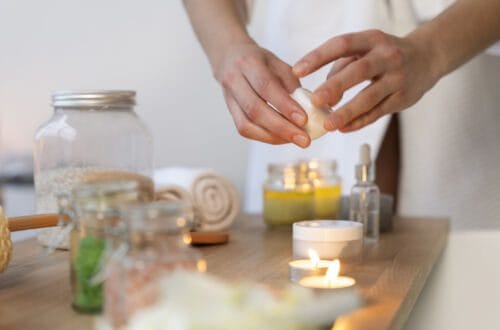 Holistic Wellbeing: Balancing Body and Mind Bien-Être Holistique : Équilibrer Corps et Esprit