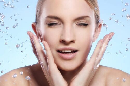 Hyaluronic acid: the miracle ingredient for radiant skin Acide hyaluronique : l’ingrédient miracle pour une peau éclatante